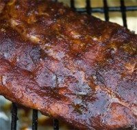 alt="smoked barbecue ribs"