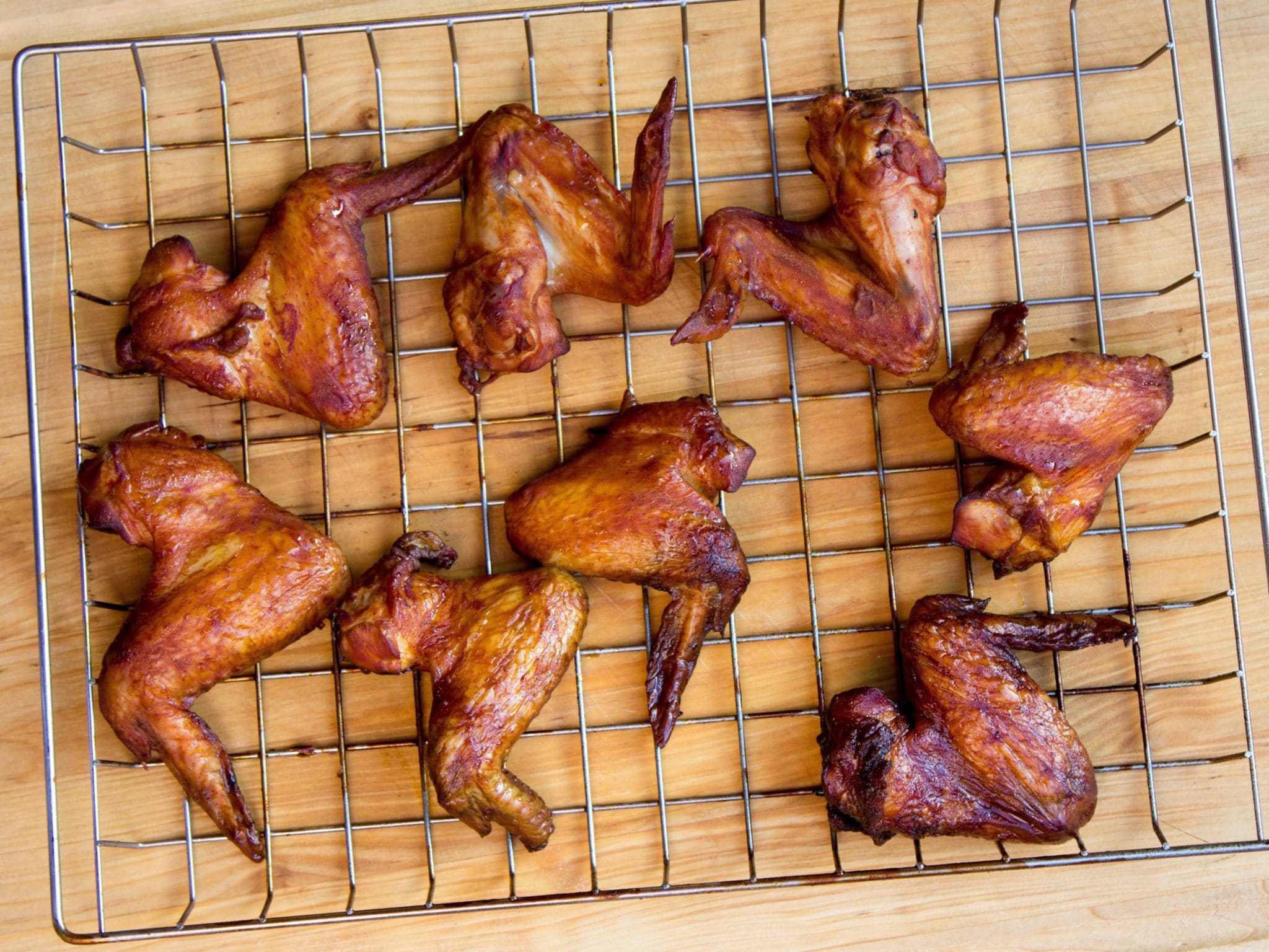 alt="smoked chicken wings"